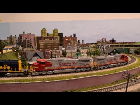 Warbonnet Power Returns! HO Scale Santa Fe Freight Train