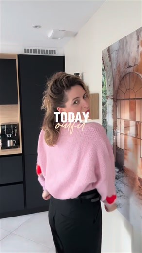 Raᥴһᥱᥣ• ✨ on Instagram: "Voilà un autre coup de cœur déniché pendant les soldes à Cache-Cache 🌷 Ce joli modèle rose au cœur rouge… pour moi, un indispensable à avoir dans son placard. Une pièce qui donne le sourire ✨🌈 #lookoftheday #vibes #outfits #concarneau"