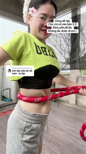 Trả lời @Yêu con Vòng dễ tập Các chị cứ vào bản 2.5 Đầm,siết,dễ lắc Không lắc được ới em.! #thihieu1998 #lắcvòng #giamcanantoan #tet2026cungduongsport #giammobungtainha