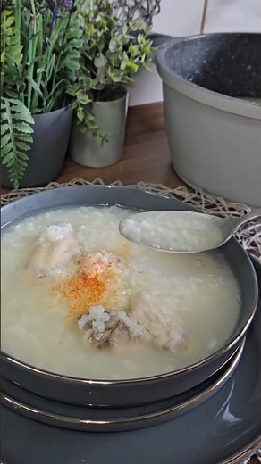 Libanesische Hühnersuppe mit Reis