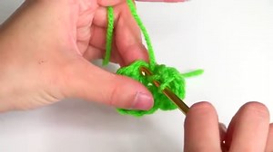 How to Crochet: Minecraft Creeper Hat - YARNutopia & More
