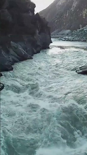 Tiger Leaping Gorge 云南香格里拉 · 虎跳峡