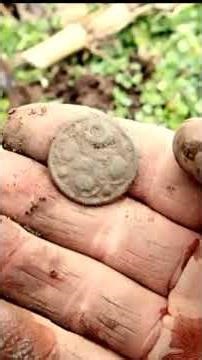 Metal Detecting a Homesite With a Creepy Graveyard