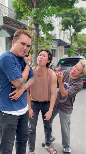 Bros… no claws 😂 | MUSCLE MAN | #namphuong #muscleman #funny #shorts #hero #kindness