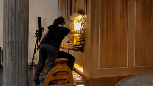 After listening to some hours of the complete organ works by Bach at the Thomaskirche, I was inspired to share a glimpse of BWV 1065 (Allegro from Concerto for 4 Harpsichords a-moll, arr. Schmeding) in a live recording from my recital in Stadtkirche Karlsruhe earlier this summer😇Enjoy!🎶 | Victoria Ulriksen