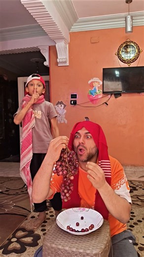 الام البخيلة والعنب 🍇🙄😂