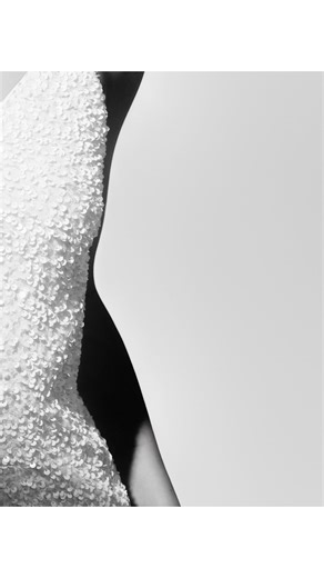 Bella Barnett （BB） on Instagram: "Black strapless midi dress with subtle embellishments. Halter neck detail adds edge, pairing sleek structure with understated shine for a chic, modern vibe. Thanks to @mariesukke Dress：D250701245&D240500105&D250101301 #bellabarnett #BBgals #MyBBMoment #dress #datenightoutfit #outfitoftheday #holidaydress #trendydress #birthdaydress #sparklydress #promdress #promdresses #partydress #summer"