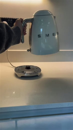 Everyone has their autumn favourite 🍂☕️ Which one would you choose? 🍁 #appliancesdirect #smeg #kettle #autumndrinks #tea #coffee #matcha | Appliances Direct