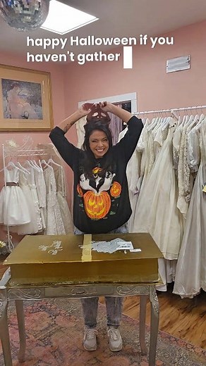 36K views · 1K reactions | Check out this 1983 one-of-kind petite wedding gown!! lf you are a bride-to-be on the shorter side, and searching for a vintage gown: send me a message! This dress could be for you 殺 | Vintage 416 | Facebook