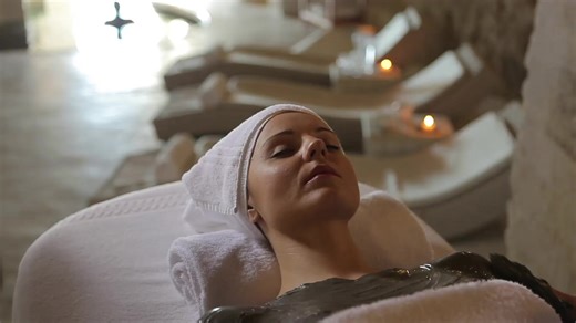 🍑 Tighten, Lift & Tone — Naturally! Our Vacuum Therapy is a non-invasive treatment designed to tighten skin, improve circulation, and stimulate collagen — giving your body a firmer, more sculpted look with no downtime. ✨ Benefits of Vacuum Therapy: ✔️ Lifts and tones areas like glutes, thighs, abdomen, and arms ✔️ Helps reduce cellulite and water retention ✔️ Stimulates lymphatic drainage & blood flow ✔️ Promotes firmer, smoother skin texture ✔️ Boosts collagen for natural skin tightening 💆‍♀️