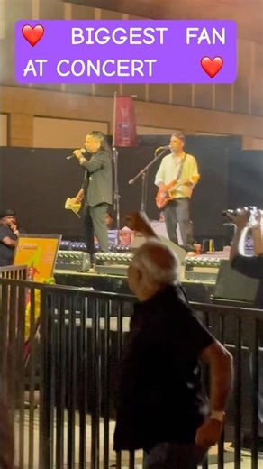 Kailash kher biggest fan at bangalore concert #shortsfeed #viralvideo #kailashkher #kailashkherlive