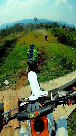 Banyu tletong ada dimana mana🤣🤣 #dworowati7 #dw7 #tiktokmotortrail #hardenduro #trabas #endurocross #JelajahLiburan #OlahragaTikTok #trending #beranda #xyzbca #fypシ #masukberanda #untukmu #cinematicmotortrail