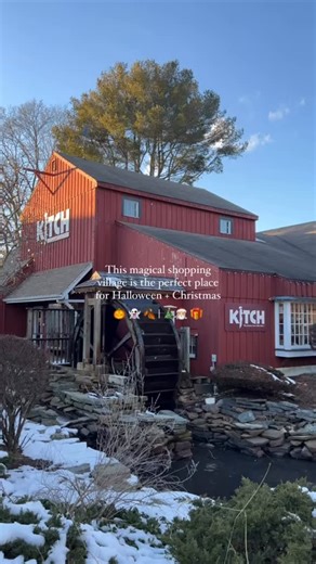 🌟 the best holiday shopping experience is here: Less than one hour from Providence, Rhode Island, Two hours from Boston, Massachusetts, Less than three hours from New York City… 📍 Olde Mistick Village, Mystic, CT | @oldemistickvillage | Rhode Island Native