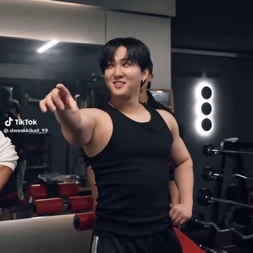 Changbin's Impressive Muscle Transformation at the Gym
