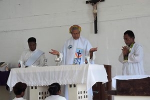 Worship shaped by values of deference and respect in Chuuk
