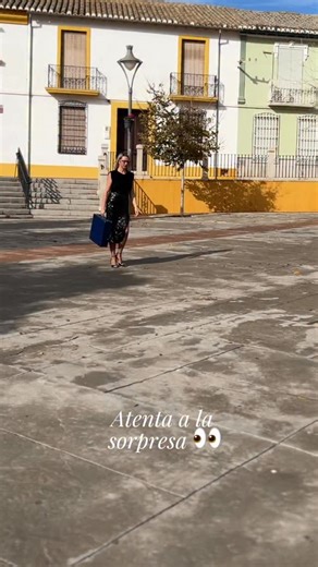 Zoe Moda y Complementos - moda mujer on Instagram: "Atentas a la sorpresa del final 👀 ¿quién no necesita un abrigo nuevo en su armario? 🥰 Gana un abrigo con 3 simples pasos, sigue la cuenta para que no te piernas las novedades, menciona a dos personas que también quieran ganar y compártelo en tus historias para que todos te den buena suerte. Ganadora el 26 de Diciembre 🥳 Con amor, el equipo Zoe Moda y Complementos"