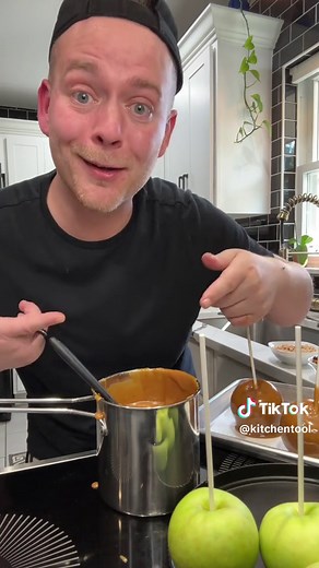 Easy Homemade Caramel Apples Recipe