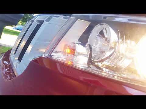 2012 Jeep Grand Cherokee Headlight bulb replacement Left side