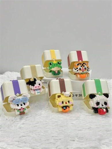 12pcs Micro Particle Cute Pet Animal Gift Box Series, Exquisite Gift Box, Adorable Shapes, Educational Assemble, DIY Suitable For Desktop Display, Room Window Sill Decor, As Back To School, Birthday/Holiday Gifts. 12 Different Cute Pets Let Kids Recognize Animals And Feel The Charm Of Nature In Building Process. Not Just Blocks, But Kids' Playground! Each Gift Box Comes With A Custom Display Box To Give Kids' Works Their Own Stage. Choose "Lovely Childhood" Cute Pet Animal Gift Box Building Bloc