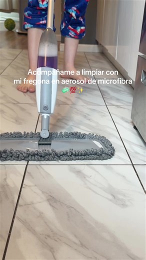 Acompáñame a limpiar con mi fregando en aerosol de microfibra 🧼💯✨. #fregona #trapeador #limpiezadelhogar #cleaninghacks #microfiberspraymop