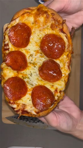 Flatbread pizzas that are impossible to resist: easy and crispy recipes