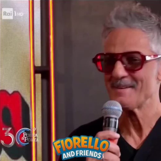 🤖 Notizia dalla RAI! Si parla di tagli, programmi chiusi e personale mandato a casa… ma sapete perché? Tutti i soldi risparmiati sono stati spesi per creare un umanoide con le sembianze di Bruno Vespa! 😲 Questo il regalo della RAI per i 30 anni di Porta a Porta, e a consegnarlo ci sono Fiorello e Biggio in persona! 🎁 Un momento tra satira, celebrazione e… tecnologia da fantascienza! 🚀 #FiorelloAndFriends #Pennicannza #BrunoVespa #PortaAPorta #30Anni 🎙️📺🤖 🌸❤️