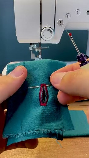 Ouvrir une boutonnière avec ces 2 OUTILS en couture, c'est facile ! #couturerapide #pratique #couturefacile #bouton #techniquecouture #boutonniere | Couture Enfant