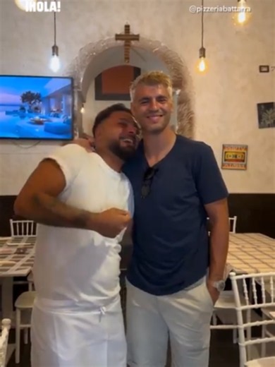 Álvaro Morata sorprende con el pelo rubio platino en su primer viaje con Alice Campello tras su reconciliación en Capri #alvaromorata #alicecampello #morata