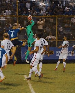 22K views · 518 reactions | This time tomorrow: 퐖퐄 퐌퐎퐕퐄  Watch #HONvUSA at Wednesday at 10:30pm ET on Paramount+, Telemundo & Universo #OnlyForward #SoloPalante | U.S. Soccer | Facebook