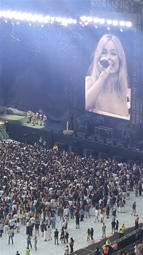 Addison Rae - Diet Pepsi