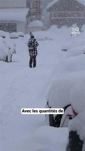 Comment déneiger une station qui croule sous la neige, alors que le week-end le plus chargé de l’année arrive ? Aux 2 Alpes, où plus de 2 mètres sont tombés en seulement trois semaines dans les rues, c’est une course contre la montre pour évacuer ces quantités impressionnantes.