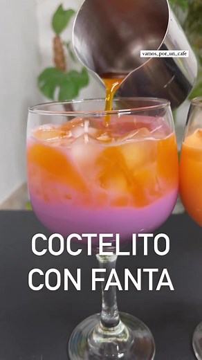 Delicioso cóctel con Fanta y leche condensada