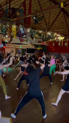 Join Seattle's Weekly Dance Community Events