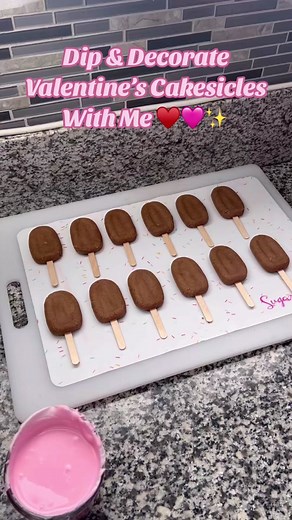 Dip & Decorate Cakesicles With Me! #cakesicles #cakesicletutorial #cakesiclesoftiktok #cakesiclemold #cakesicle #dipping #dippingcakesicles #cakesicledipping #decorating