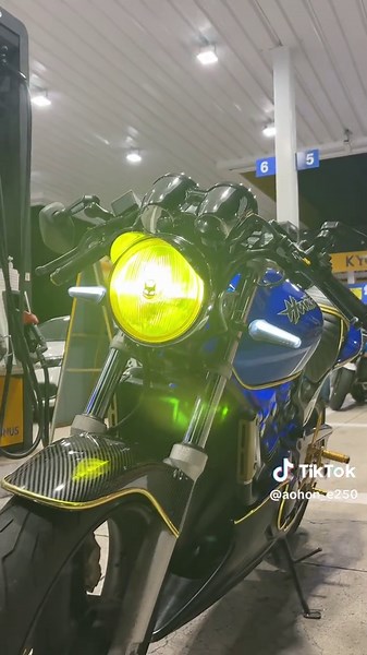 ホーネット250のカスタムが終了する前に