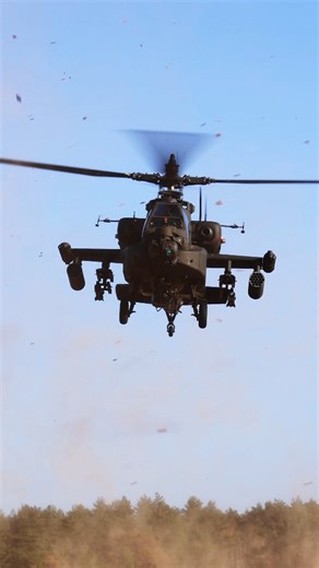 Sunset 'Brown-Out' drills 🔥 #Apache #Chinook #Cougarhelicopter #Helicopter #Helicopters @heliopsmag | Jimmy van Drunen - Photography