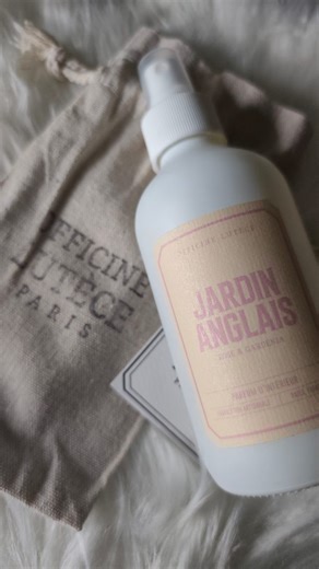 biotytestaddict on Instagram: "JARDIN ANGLAIS (Rose & Gardenia) par Officine Lutèce Paris Coucou les addicts 😊 j'espère que vous allez bien 🙃 Aujourd'hui, je vous fais un retour sur le parfum d'intérieur @officinelutece glissé dans mon swap avec @chicouetteb Un parfum d’intérieur délicat qui mêle la douceur de la rose à la fraîcheur du gardénia, pour une ambiance chic et apaisante à la maison. Fabriqué de façon artisanale à Paris, ce spray transforme instantanément votre intérieur en jardin fl