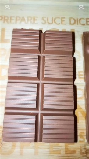 Melvee Isparta butik çikolata on Instagram: "Kırılma anı… İçinden akan lezzet… 🩶 Ev yapımı ama sıradan değil. Melvee 🍫 #Melvee #EvYapımıÇikolata #ChocolateLovers #ReelsKeşfet #elyapımı"