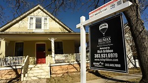 Chicago families targeted in home-flipping Ponzi schemes