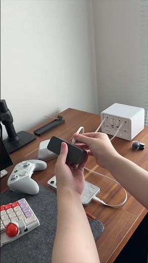 Effortless Charging with Retractable Cable ⚡