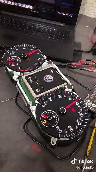 Painel 3D Escala Golf-R 0 a 300 🔥🏎 . . . #esteticaautomotiva #cardetail #cardetailing #cardetailer #personalizadosdeluxo #descontaminacaodepintura #vwbora #cardetailartist #vwjetta #jettavariant #jettatsibrasil #vwbora #jettamk4 #audi #gti #passat #golfgti #golfmk7 #jetta #jettagli #jettamk5 #volkslovers #rline #tiguan #bagged #cardesign #bagged #golfr32 #vwfox #golfmk4