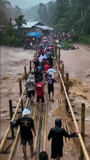 People Rush Across Makeshift Bridge During Massive Flood!#flood #flashflood #disasternews