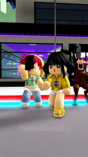 Zoey asking Abby and Mystery to do the military dance trend #roblox #kpop #brookhaven | Roblox Short King