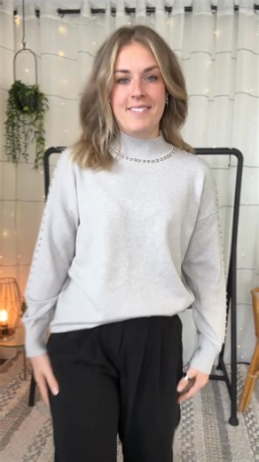 On va se le dire : trouver un bon pantalon, c’est rare. Mais celui-là… wow. Large, fluide, flatteur, confortable — et parfait pour tout : les partys, les voyages, les rencontres importantes, même tes journées chill. J’ai ajouté plusieurs hauts pour te montrer à quel point il est polyvalent et stylé. 🎥 Regarde la vidéo. Tu vas comprendre pourquoi je l’appelle “le pantalon parfait”. 👉 Découvre-le maintenant et tous les articles dans le blogue 👇 https://boutiquepointdevue.ca/blogue/gere-un-panta