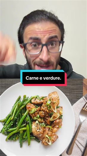 Carne e verdure. Questo è lo schema più semplice, sottovalutato e allo stesso tempo più efficace per perdere grasso. Pollo, pesce, tacchino, uova, carne magra: cambia la fonte proteica, ma la struttura resta sempre la stessa. Proteine alte, verdure abbondanti, calorie sotto controllo. Perché funziona? Perché le proteine ti saziano, preservano la massa muscolare e ti aiutano a mantenere il metabolismo attivo, mentre le verdure ti permettono di mangiare volume senza eccedere con le calorie. Se seg