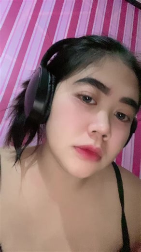 Mendengarkan musik malam🧠