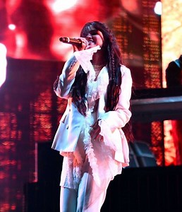 the outfit. the hair. the aura. selena take a rare beauty break and hit the stage again mama. #selenagomez #coachella #fyp