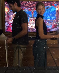 🎄 A holiday date night you won’t forget… Create a cozy festive masterpiece together right from home. 🎨 Complete kits delivered to your door. 🖌️ Step by step tutorials (no art skills needed). ✨ Cheerful seasonal designs perfect for a winter night in. Bond, laugh, and bring your holiday vision to life. | Painting to Gogh