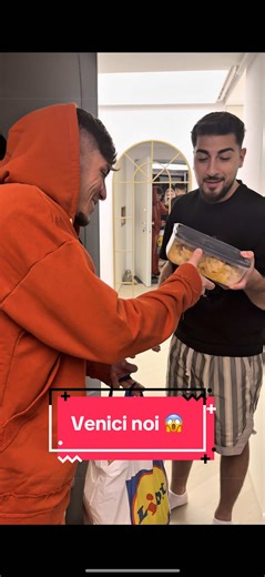 I am întâmpinat cum trebuie? Scrieți în comentarii 😂❤️ @Naomi💛 @patrickdeac @Bianca Giurcă #dorobantu #fyp #naomi #vecini #viral