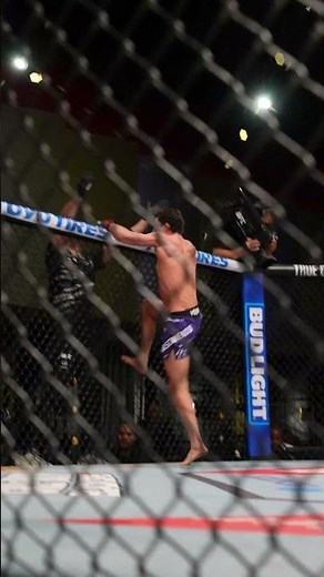 WHAT A FIGHT 🚨 #ufcvegas110